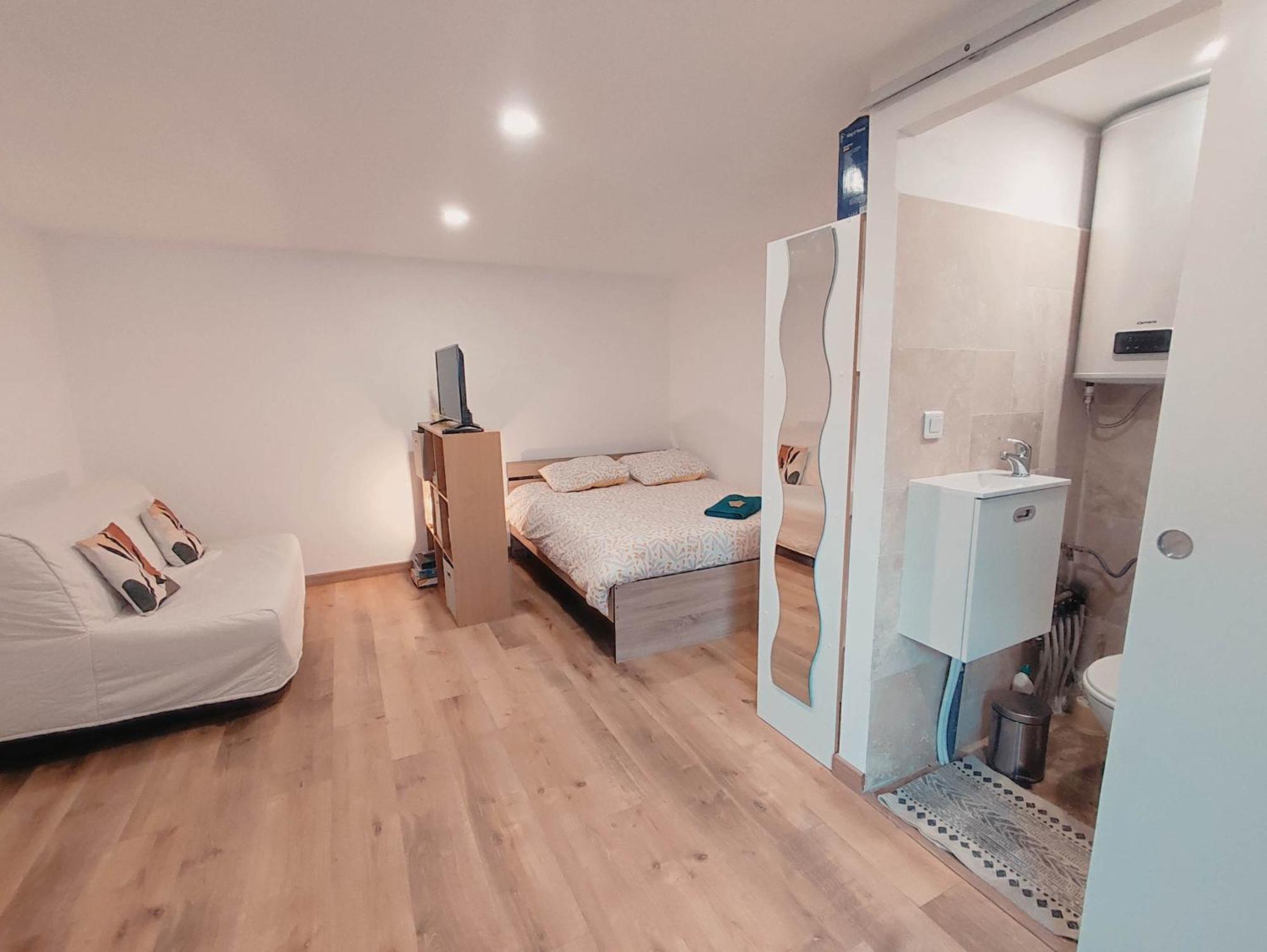 Studio Avec Clim Et Terrasse Proche Du Centre Ville D'Авиньон Номер фото